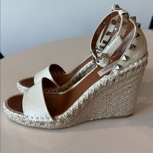 Valentino Garavani Rockstud Double Espadrille Wedge Sandals EU 39 US 9 Ecru